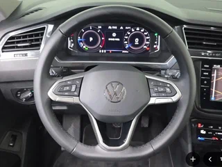 2022 Volkswagen Tiguan II Рестайлинг, чёрный, 2940000 рублей, вид 5