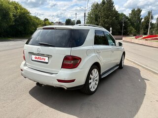 2010 Mercedes-Benz M-Класс 300 II (W164) Рестайлинг, белый, 2200000 рублей, вид 4