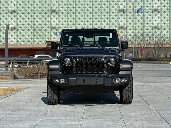 2026 Jeep Gladiator II (JT) Рестайлинг, чёрный, 6980000 рублей - вид 2