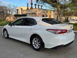 2018 Toyota Camry VIII (XV70), белый, 2100000 рублей, вид 4