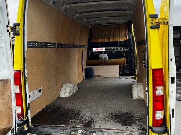 2008 Iveco Daily, жёлтый, 1400000 рублей - вид 4