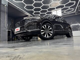 2021 Volkswagen Touareg III, коричневый, 5650000 рублей, вид 2