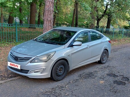 2015 Hyundai Solaris I Рестайлинг, серебристый, 520000 рублей, вид 1