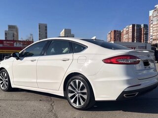 2019 Ford Fusion (North America) II Рестайлинг, белый, 1500000 рублей, вид 3