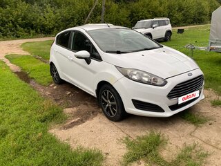 2016 Ford Fiesta Mk6 Рестайлинг, белый, 790000 рублей, вид 2