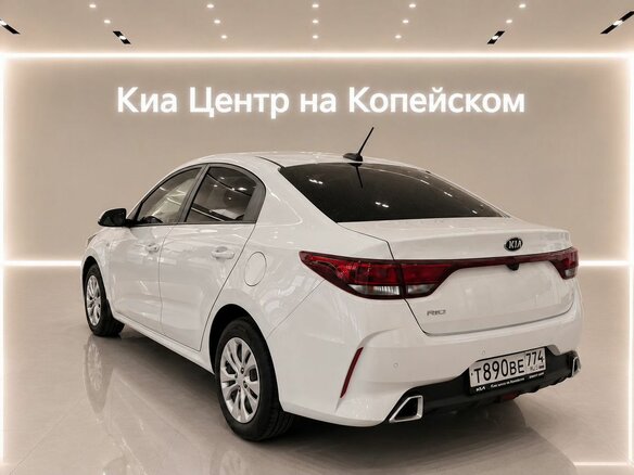 2021 Kia Rio IV Рестайлинг, белый, 1645000 рублей - вид 2