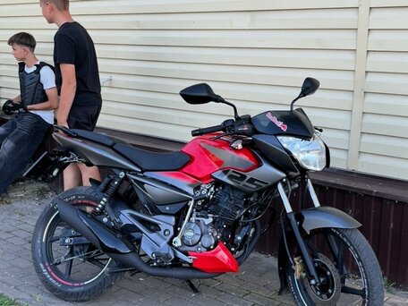 2021 Bajaj Pulsar 125, красный, 125000 рублей, вид 1