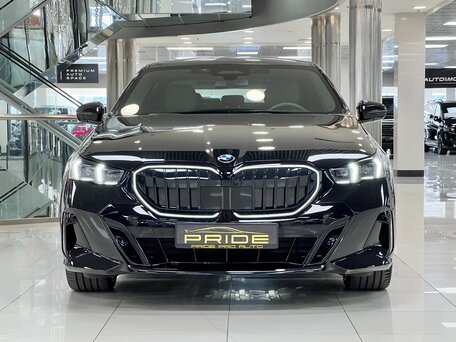 2025 BMW 5 серии 530i xDrive VIII (G60/G61/G68), чёрный, 9300000 рублей, вид 2
