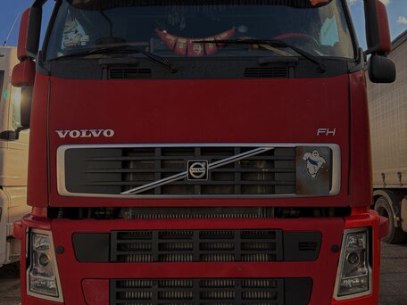 2008 Volvo FH, красный, 2300000 рублей, вид 1