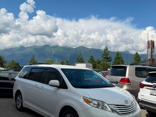 2017 Toyota Sienna III Рестайлинг, белый, 2840000 рублей, вид 2