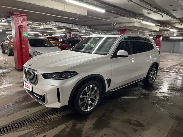 2023 BMW X5 40i IV (G05/G18) Рестайлинг, белый, 8500000 рублей - вид 2