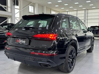 2025 Audi Q7 45 TFSI II (4M) Рестайлинг 2, чёрный, 9999000 рублей, вид 4