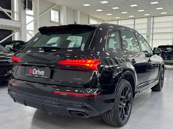 2025 Audi Q7 45 TFSI II (4M) Рестайлинг 2, чёрный, 9500000 рублей - вид 3