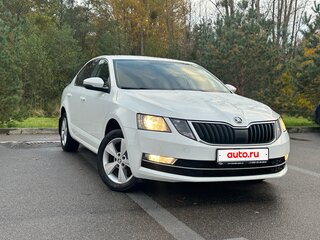 2017 Skoda Octavia III (A7) Рестайлинг, белый, 1600000 рублей, вид 3
