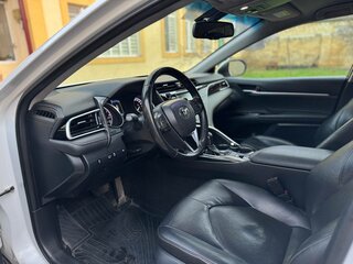 2019 Toyota Camry VIII (XV70), белый, 2250000 рублей, вид 4