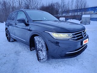 2021 Volkswagen Tiguan II Рестайлинг, чёрный, 2400000 рублей, вид 2
