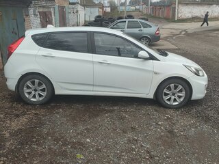 2011 Hyundai Solaris I, белый, 650000 рублей, вид 2