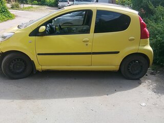 2011 Peugeot 107 I Рестайлинг, жёлтый, 350000 рублей, вид 3