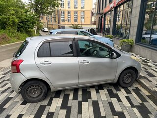 2005 Toyota Vitz II (XP90), серебристый, 280000 рублей, вид 3