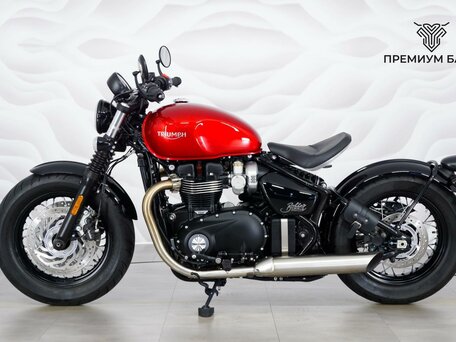 2023 Triumph Bonneville Bobber, красный, 1599000 рублей, вид 2