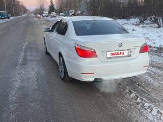 2009 BMW 5 серии 525i V (E60/E61) Рестайлинг, белый, 1290000 рублей, вид 5