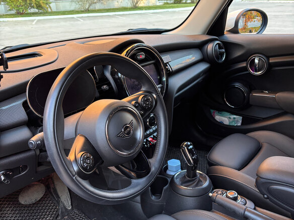 2020 Mini Hatch Cooper III (F55/F56) Рестайлинг, чёрный, 2949000 рублей - вид 5