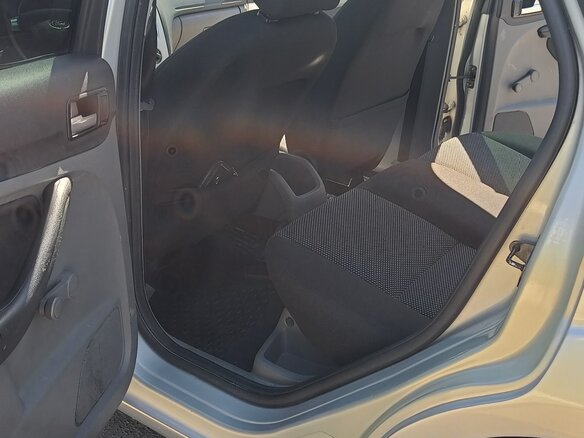 2010 Ford Focus II Рестайлинг, серебристый, 570000 рублей - вид 9