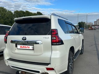 2020 Toyota Land Cruiser Prado 150 Series Рестайлинг 3, белый, 4050000 рублей, вид 3