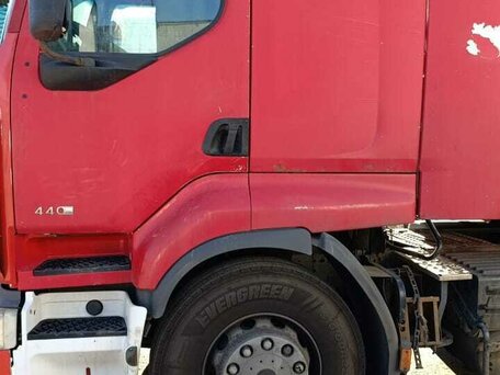 2011 Renault Premium, красный, 3000000 рублей, вид 1