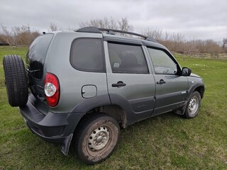 2011 Chevrolet Niva I Рестайлинг, серебристый, 485000 рублей, вид 4
