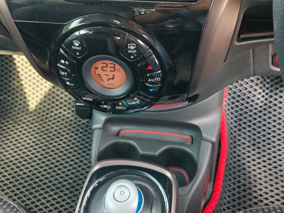 2018 Nissan Note e-Power II Рестайлинг, красный, 1130000 рублей - вид 18
