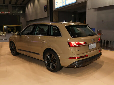 2026 Audi Q7 45 TFSI II (4M) Рестайлинг 2, бежевый, 7700000 рублей, вид 5