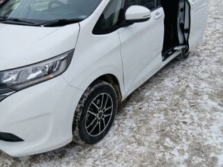 2019 Honda Freed+ II, белый, 1600000 рублей, вид 5