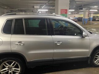 2012 Volkswagen Tiguan I Рестайлинг, серебристый, 1490000 рублей, вид 2