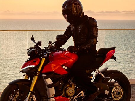 2020 Ducati Streetfighter V4, красный, 1950000 рублей, вид 5