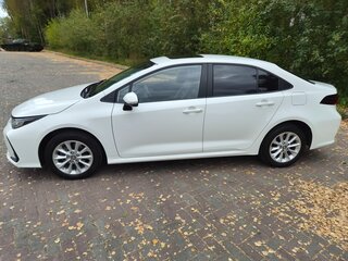 2022 Toyota Corolla XII (E210), белый, 1700000 рублей, вид 4