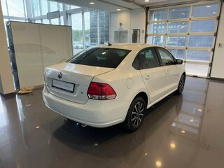 2014 Volkswagen Polo V, белый, 659000 рублей, вид 4