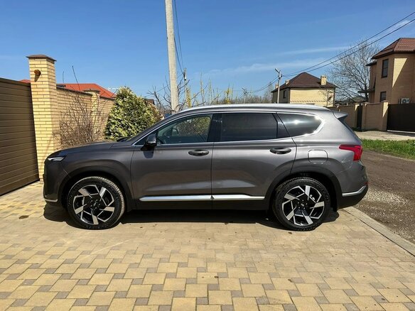 2023 Hyundai Santa Fe IV Рестайлинг, серый, 4900000 рублей - вид 4