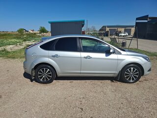 2010 Ford Focus II Рестайлинг, серебристый, 790000 рублей, вид 2