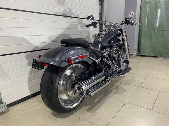 2021 Harley-Davidson Fat Boy, серый, 1849000 рублей - вид 5