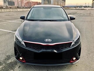 2021 Kia Rio IV Рестайлинг, чёрный, 1690000 рублей, вид 1