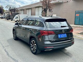 2023 Volkswagen Tharu I, чёрный, 1485000 рублей, вид 4