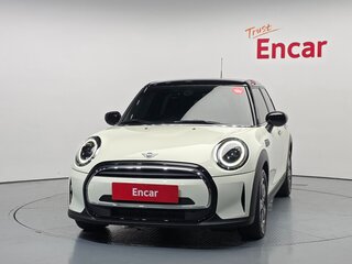2022 Mini Hatch Cooper III (F55/F56) Рестайлинг 2, бежевый, 1890000 рублей, вид 2
