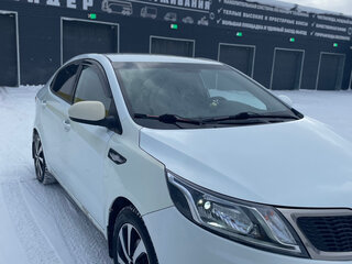 2012 Kia Rio 4-speed III, белый, 750000 рублей, вид 3