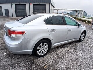 2009 Toyota Avensis III, серебристый, 1050000 рублей, вид 3