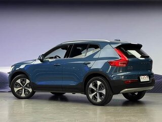 2023 Volvo XC40 I Рестайлинг, голубой, 3983055 рублей, вид 4