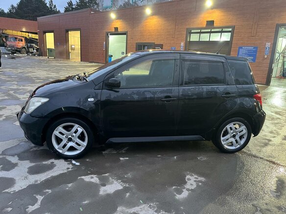 2003 Toyota Ist I, чёрный, 400000 рублей - вид 4