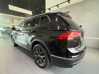 2023 Volkswagen Tiguan II Рестайлинг, чёрный, 3489000 рублей, вид 5
