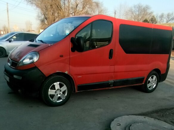 2003 Opel Vivaro, красный, 850000 рублей - вид 4