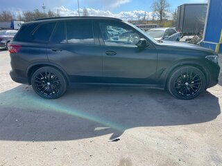 2019 BMW X5 30d IV (G05/G18), чёрный, 5350000 рублей, вид 3